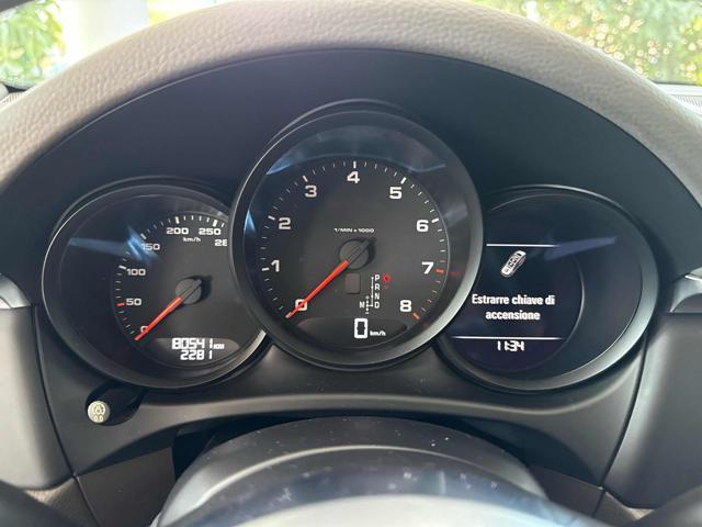 PORSCHE Macan 2.0