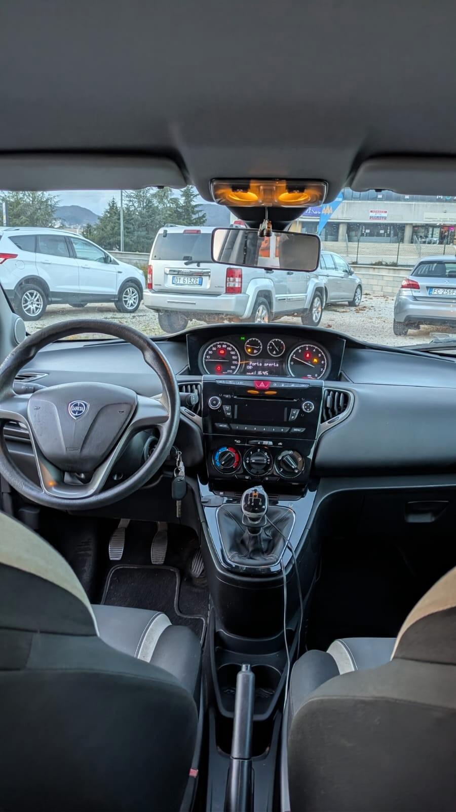 Lancia Ypsilon 0.9 TwinAir 85 CV 5 porte Metano Ecochic Silver