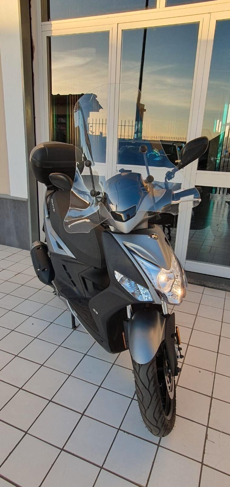 Kymco Agility 125 R16 Plus solo 2.200 km