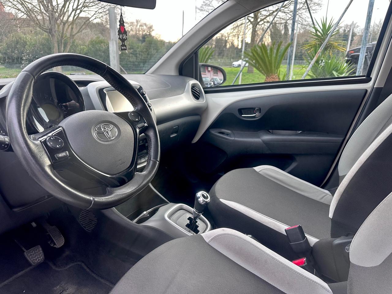 Toyota Aygo 1.0 VVT-i 69 CV 5 porte x-play TSS MMT MEDIA TOUCH SCREEN GARANZIA PERMUTE E RATE