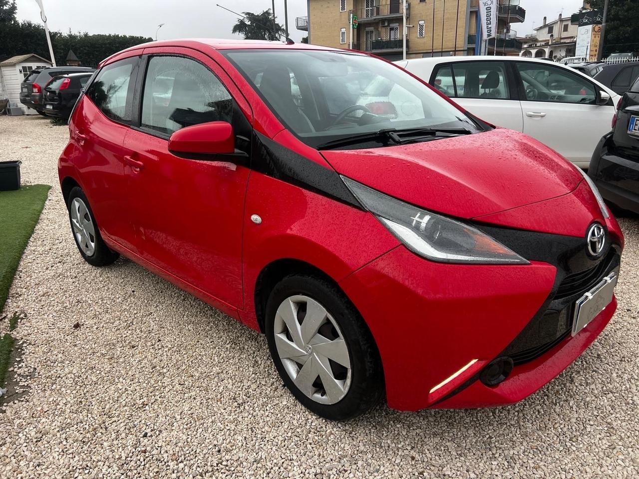 Toyota Aygo 1.0 VVT-i 69 CV 5 porte x-play