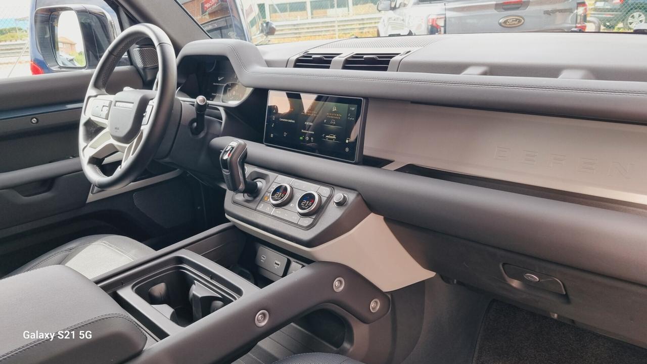 Land Rover Defender 110 3.0D I6 200 CV AWD Auto X-Dynamic SE