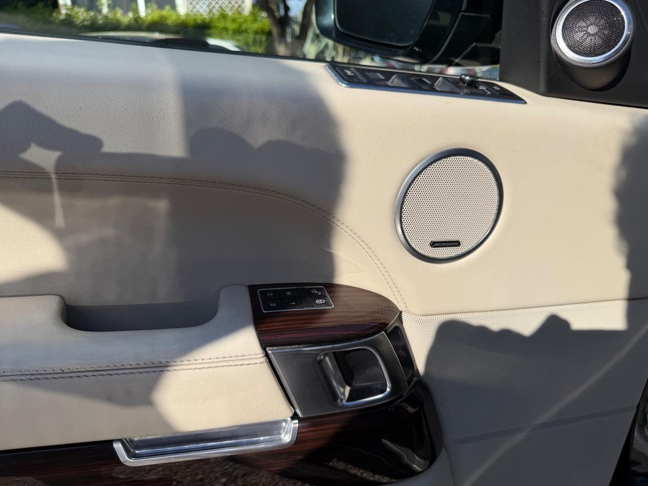 Land Rover Range 3.0 TDV6 Autobiography Black