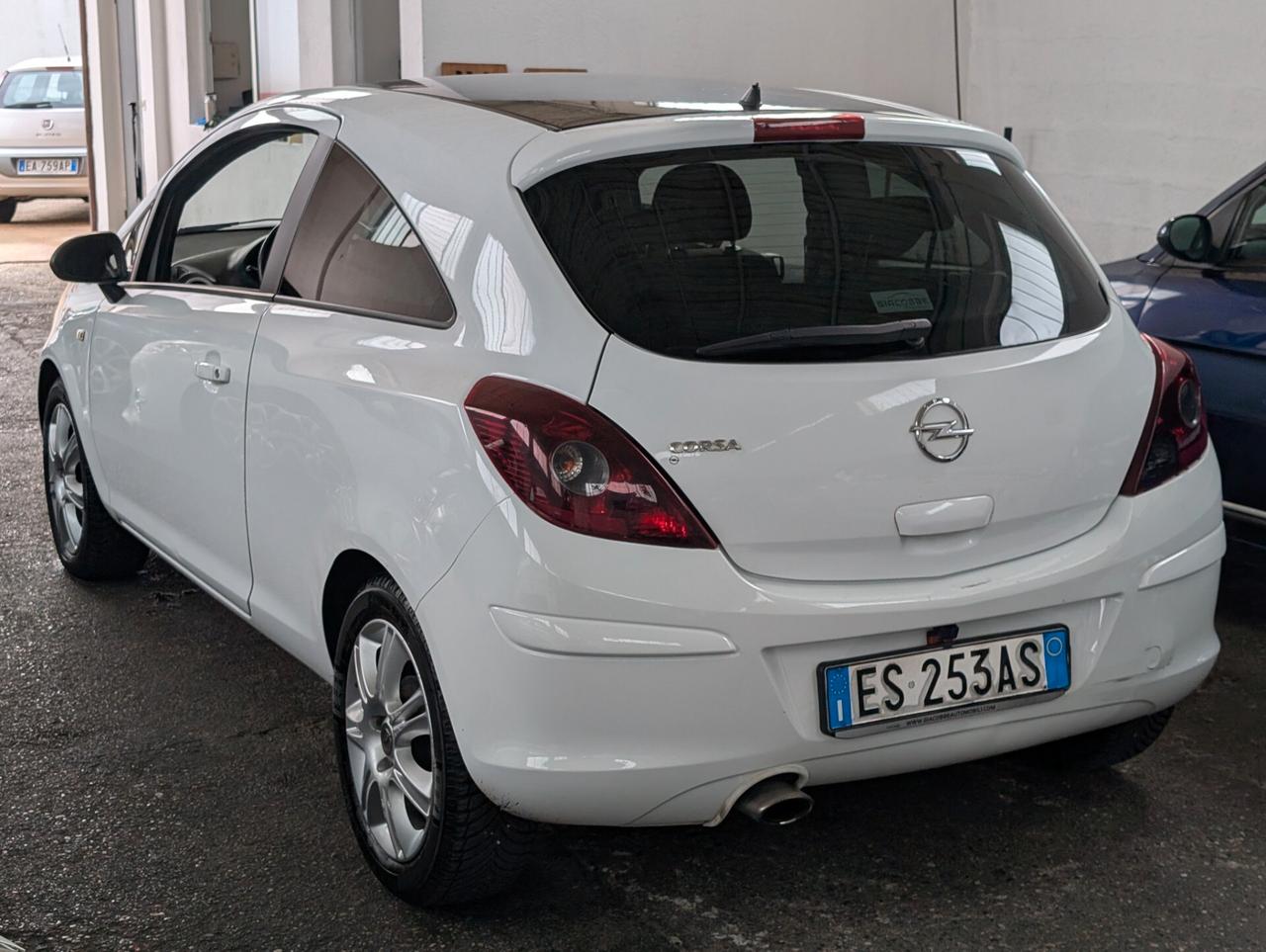 Opel Corsa 1.2 85CV 3 porte GPL-TECH b-color