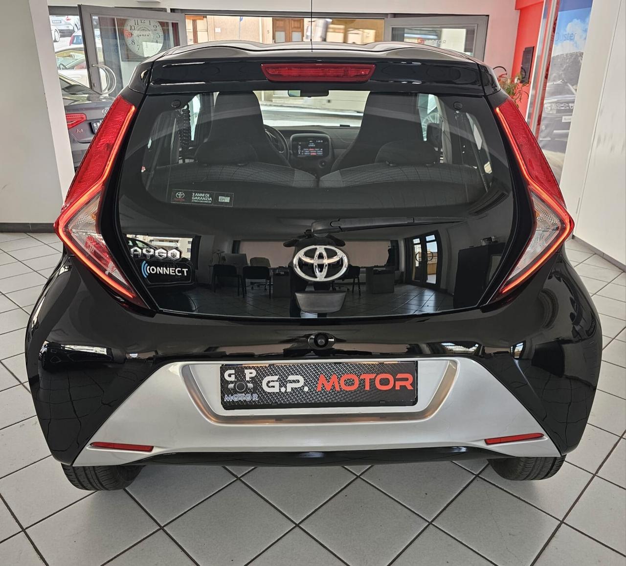 Toyota Aygo Connect 1.0 VVT-i 72 CV 5 porte x-cool