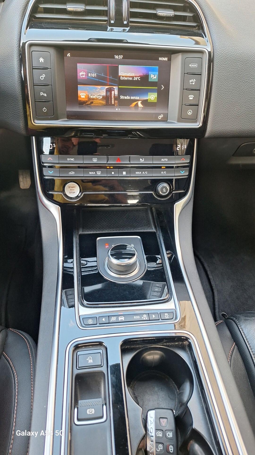 Jaguar XE 2.0 D 180 CV aut. Prestige
