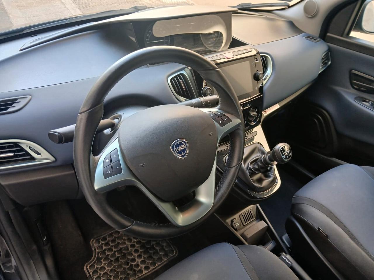 Lancia Ypsilon 1.0 FireFly 5 porte S&S Hybrid Platino