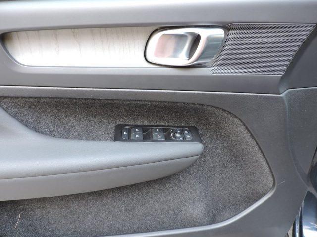 VOLVO XC40 B4 BENZINA AWD INSCRIPTION AUTOMATICA