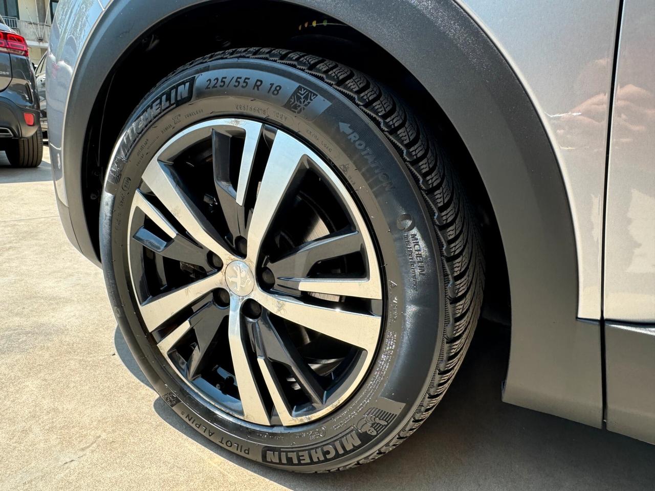 Peugeut 3008 1.5 130 cv At 8 Allure + Fari