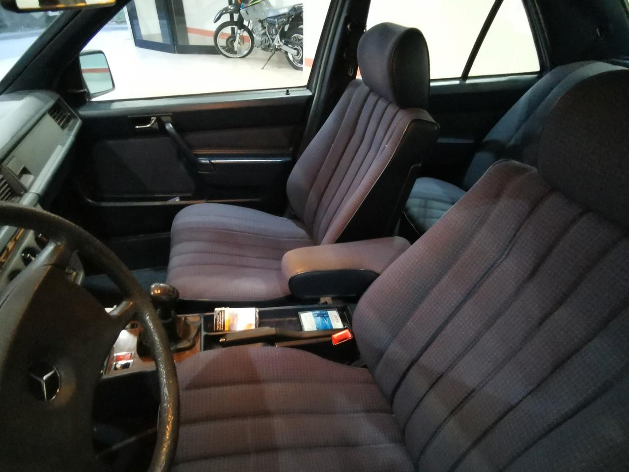 Mercedes-benz 190 2.0 E