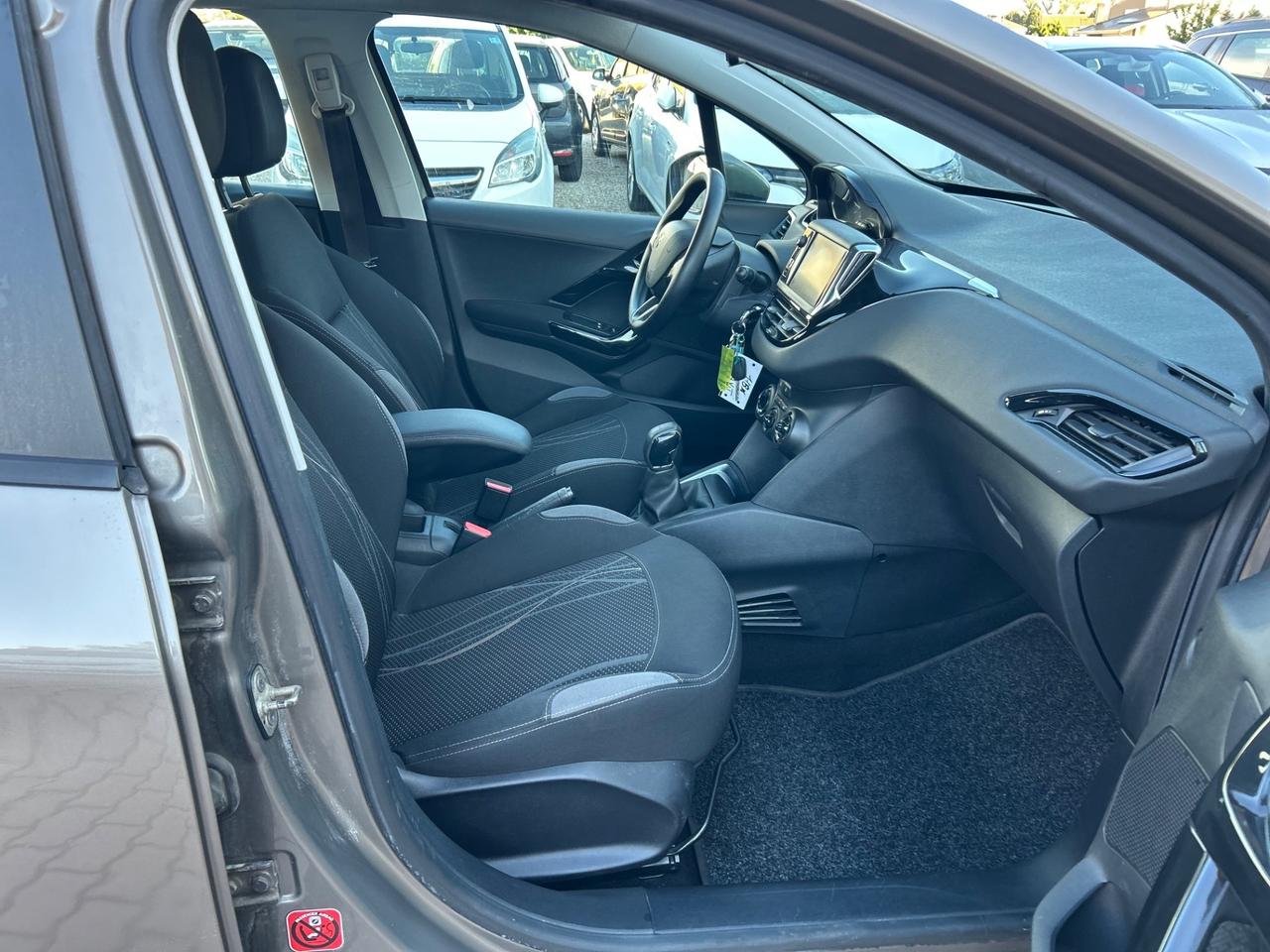 Peugeot 208 1.4 HDi 68 CV 5 porte Allure