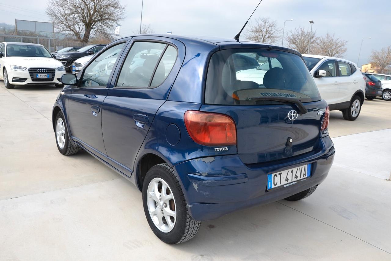 Toyota Yaris 1.0i 16V cat 5 porte Sol