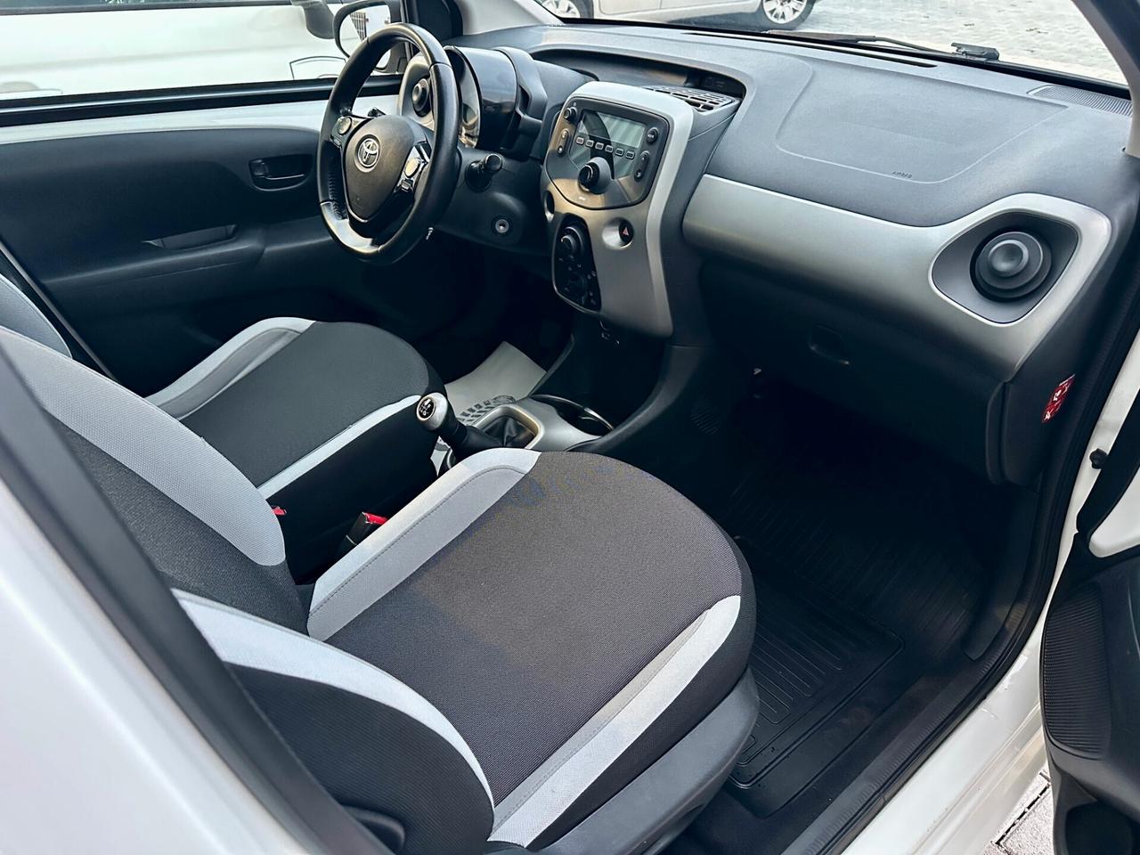 Toyota Aygo 1.0 VVT-i 69 CV 5 porte x-play