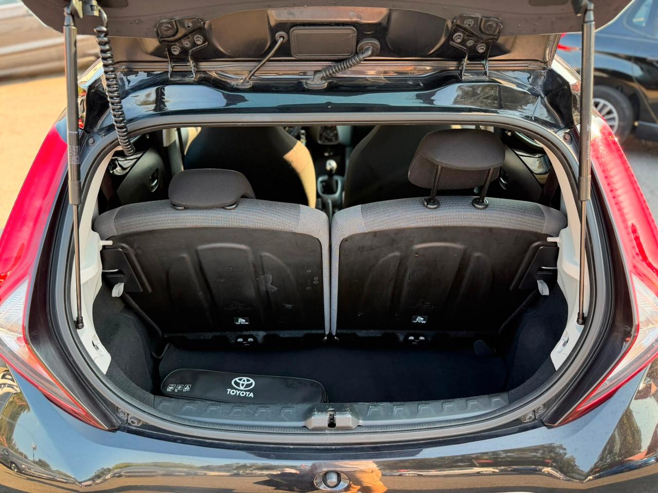 Toyota Aygo Connect 1.0 VVT-i 72 CV 5 porte x-clusiv