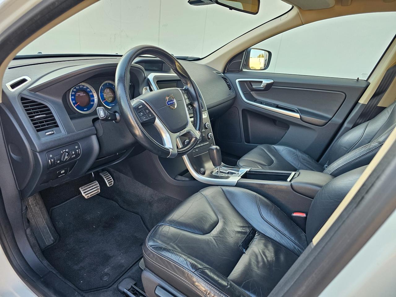 Volvo XC 60 XC60 D5 AWD R-design