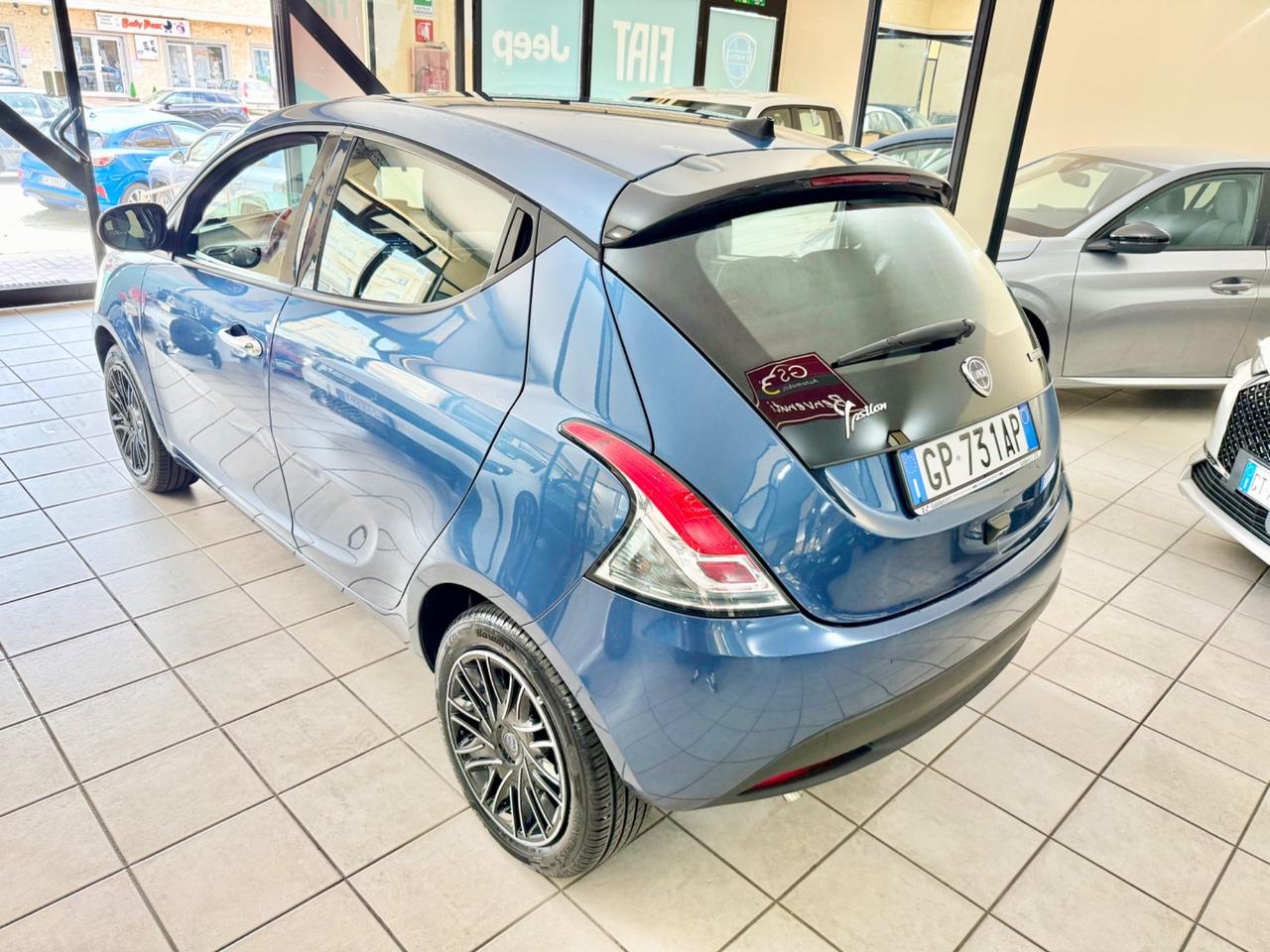 Lancia Ypsilon 1.0 FireFly 5 porte S&S Hybrid Gold