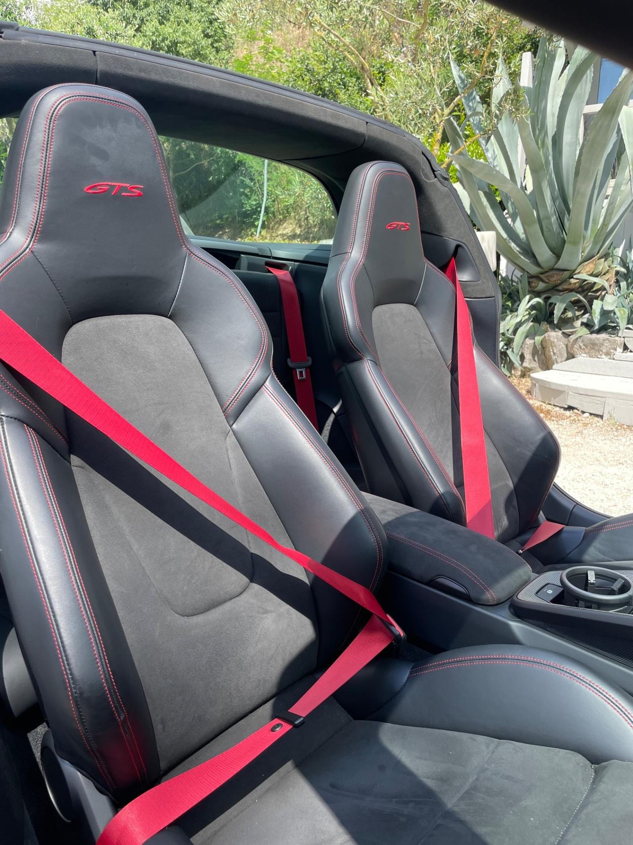 Porsche 911 Carrera 4 GTS Cabriolet