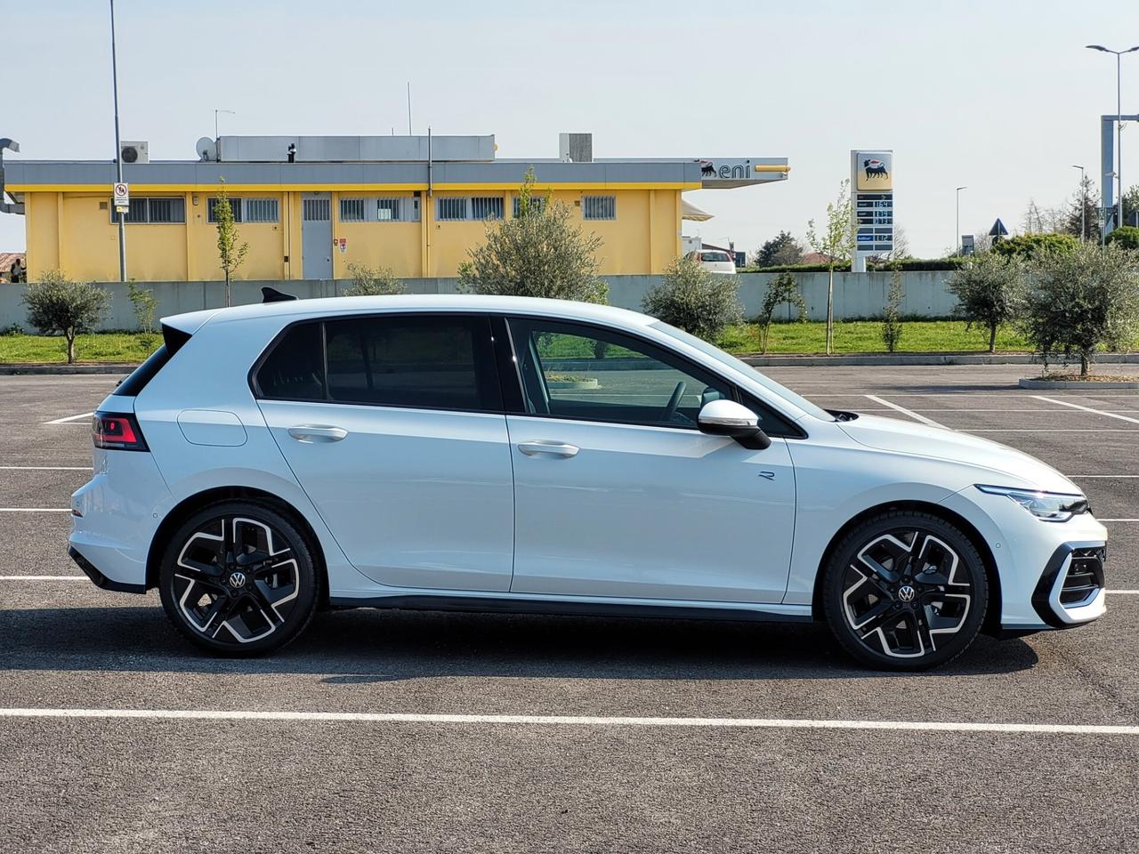 Volkswagen Golf 1.5 etsi R-Line 150cv dsg IQ. DRIVE