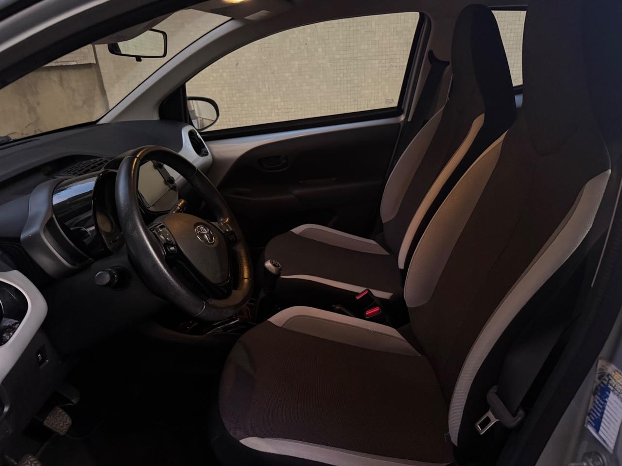 Toyota Aygo 1.0 VVT-i 69 CV 5 porte x-play