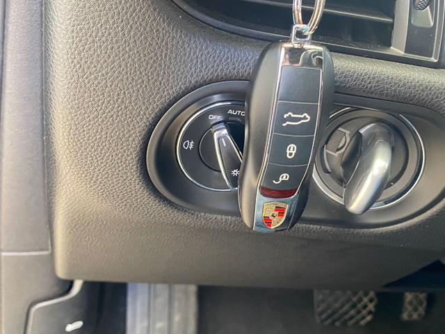 PORSCHE Macan 2.0