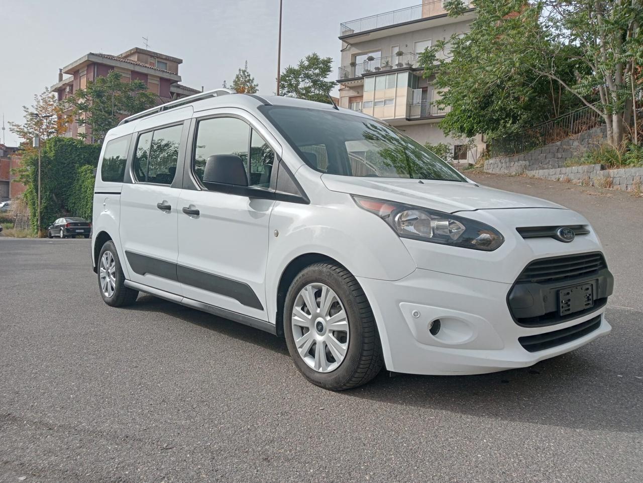 Ford Tourneo Connect Pianale ribassato con rampa disabili in carrozzina