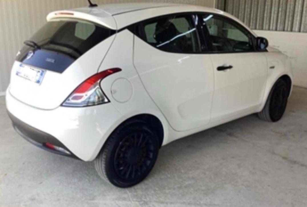 Lancia Ypsilon 1.0 FireFly 5 porte S&S Hybrid Ecochic Gold
