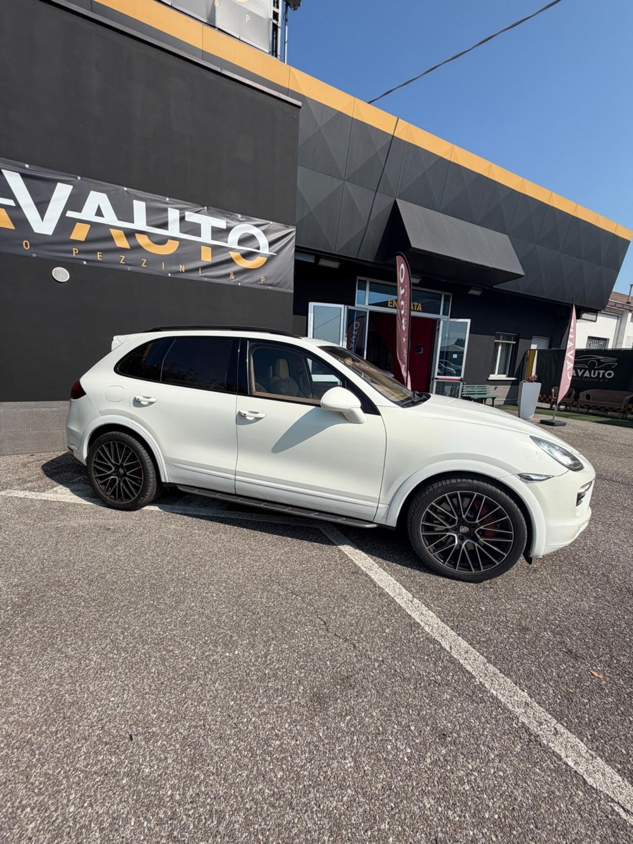 Porsche Cayenne 4.8 Turbo noleggio subentro