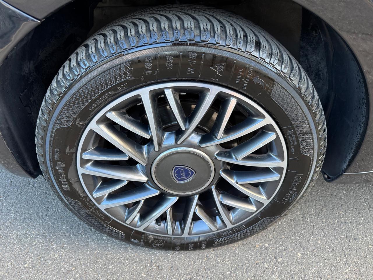Lancia Ypsilon 1.3 MJT 95 cv neopaten garanzia 12 mesi