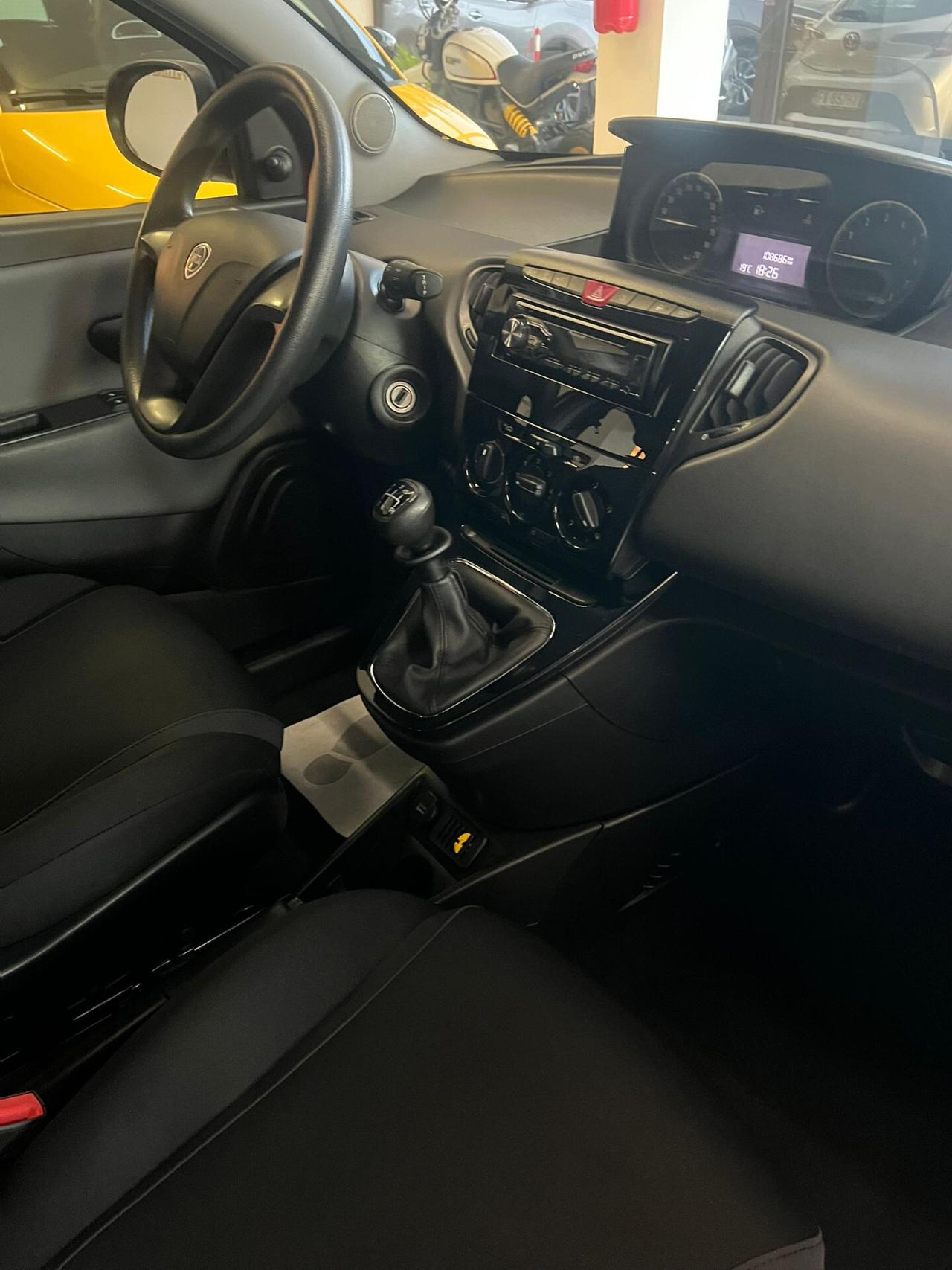 Lancia Ypsilon 1.2 69 CV 5 porte Gold