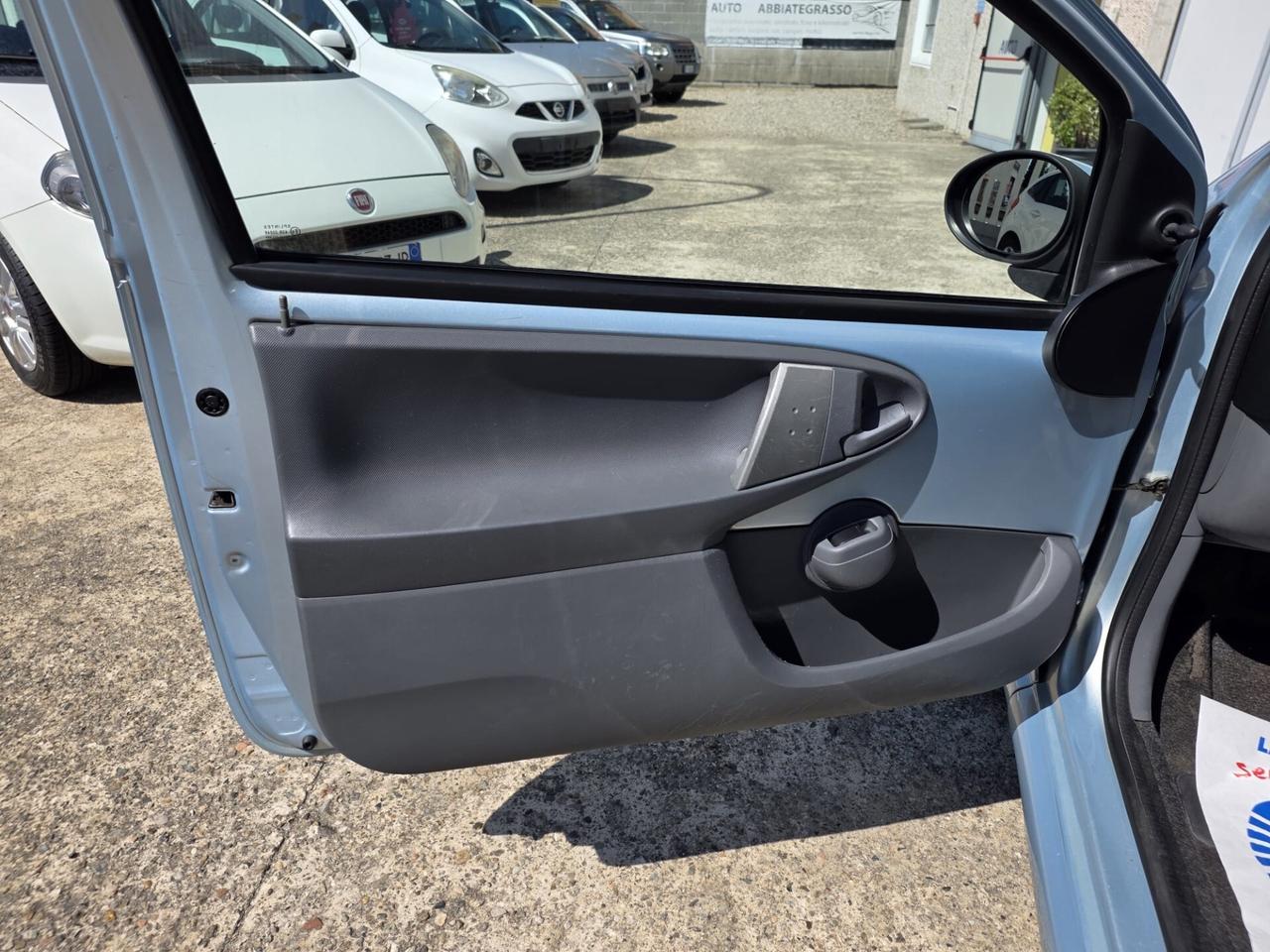 Toyota Aygo 1.0 12V VVT-i 3 p. Neopatentati