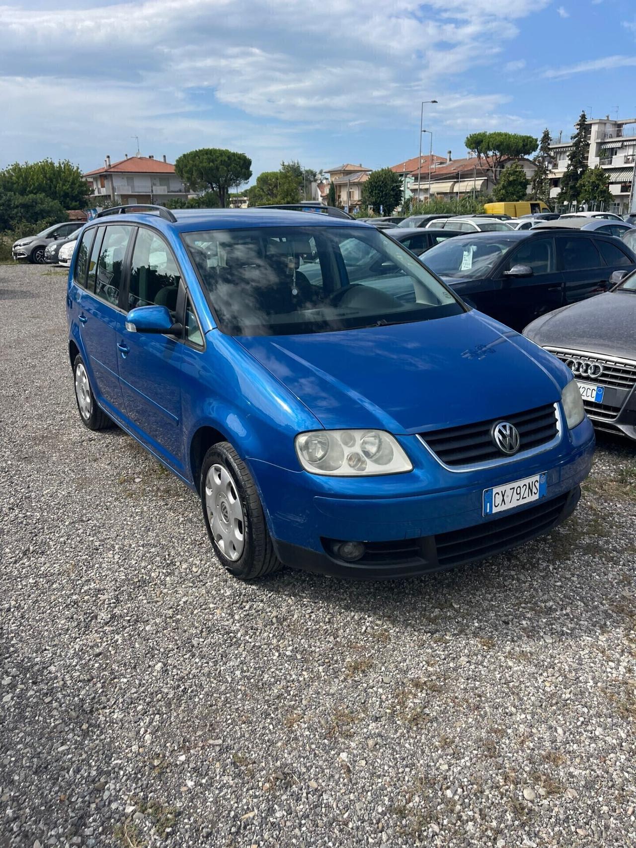 Volkswagen Touran 1.6 16V FSI Trendline 7 posti