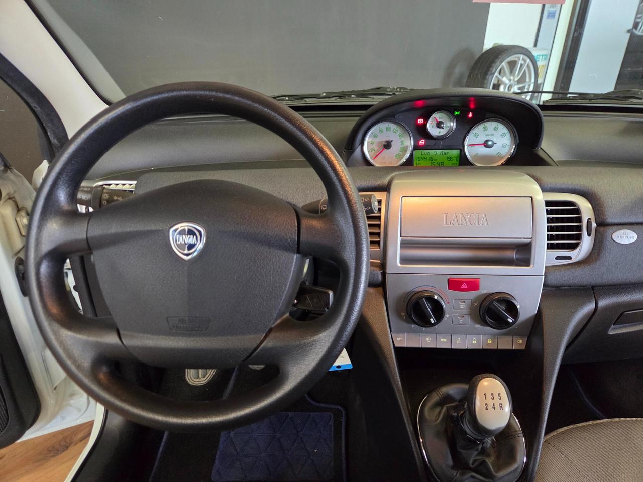 Lancia Ypsilon 3 Porte Ypsilon 1.2 8v New Oro (oro)