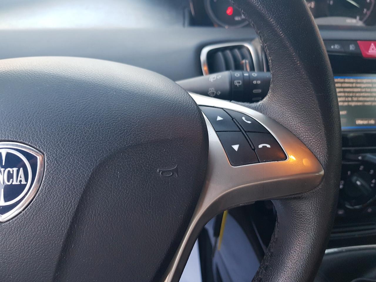 Lancia Ypsilon 1.2 69 CV 5 porte Silver GPL