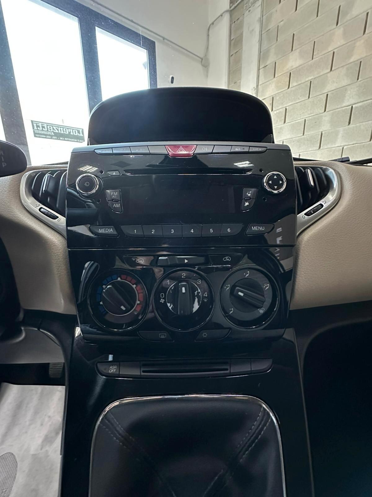 Lancia Ypsilon 1.2 69 CV 5 porte S&S Gold