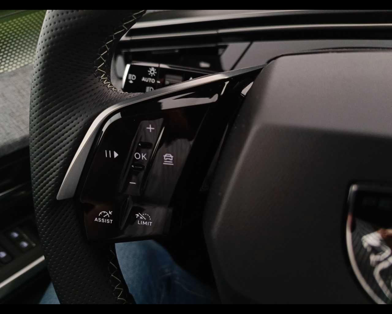 PEUGEOT Nuovo 5008 Hybrid 136 e-DCS6 GT