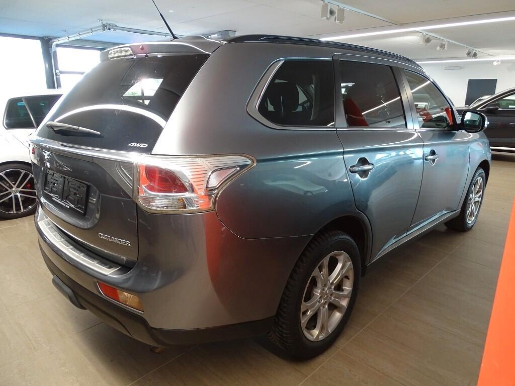 Mitsubishi Outlander 2.2 DI-D Intense 4x4 7 posti marce ridotte