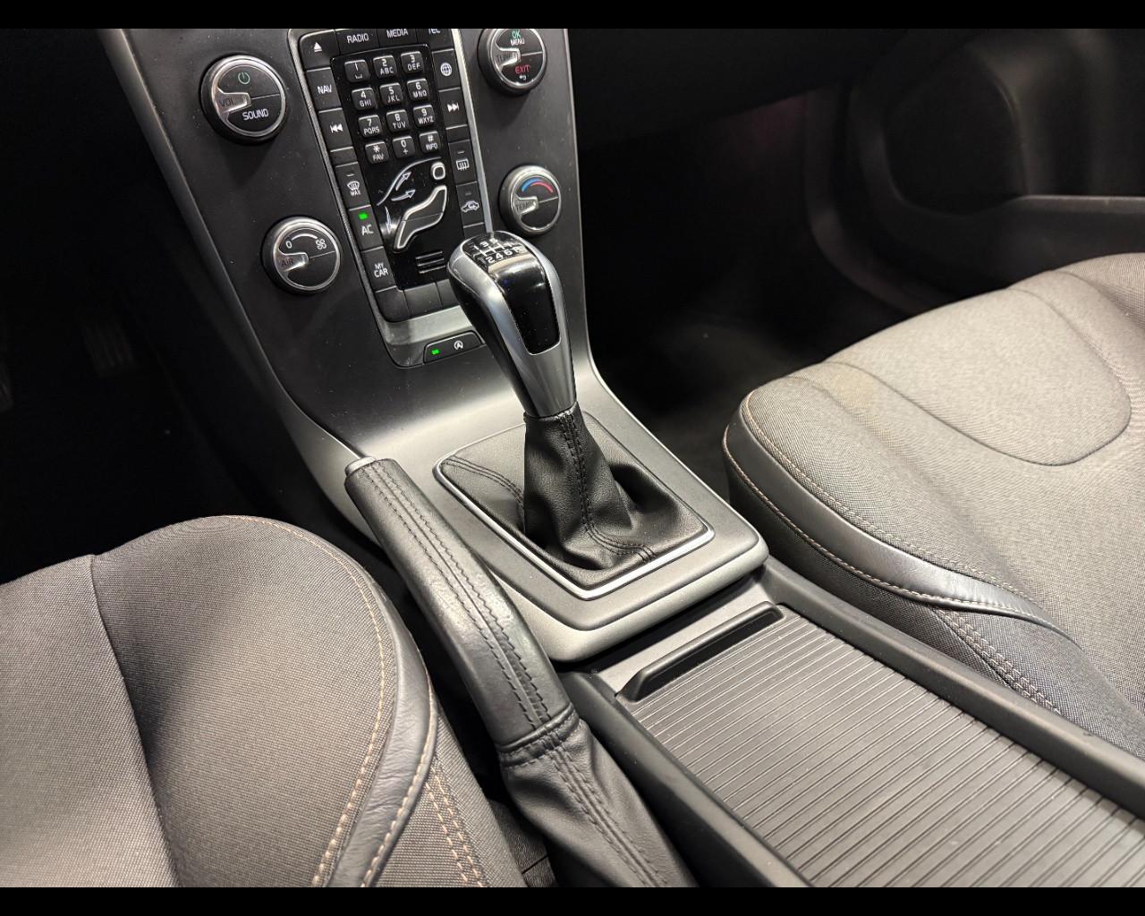 VOLVO V 40 2.0 D2 CROSS COUNTRY BUSINESS MY 17