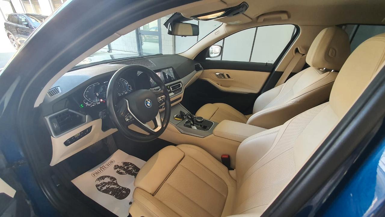 Bmw 330e xDrive Touring Advantage