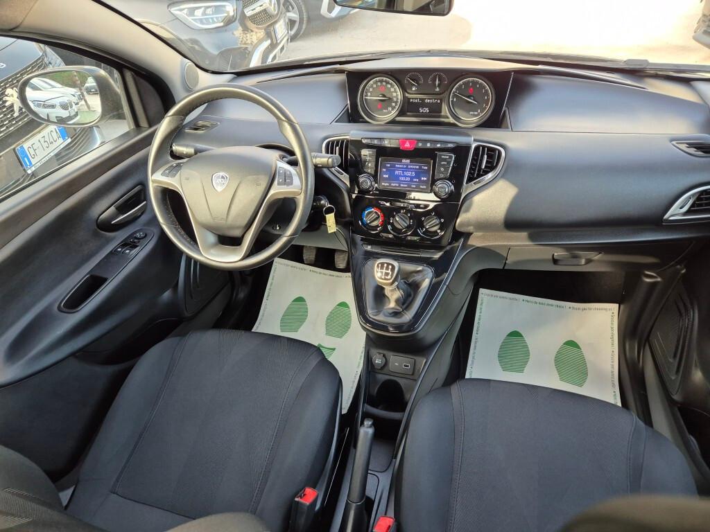 Lancia Ypsilon 1.2 69 CV 5-POSTI Gold