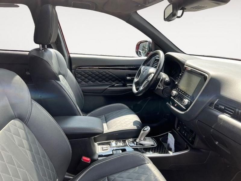 Mitsubishi Outlander 3ª serie 2.4 MIVEC 4WD PHEV Diamond SDA