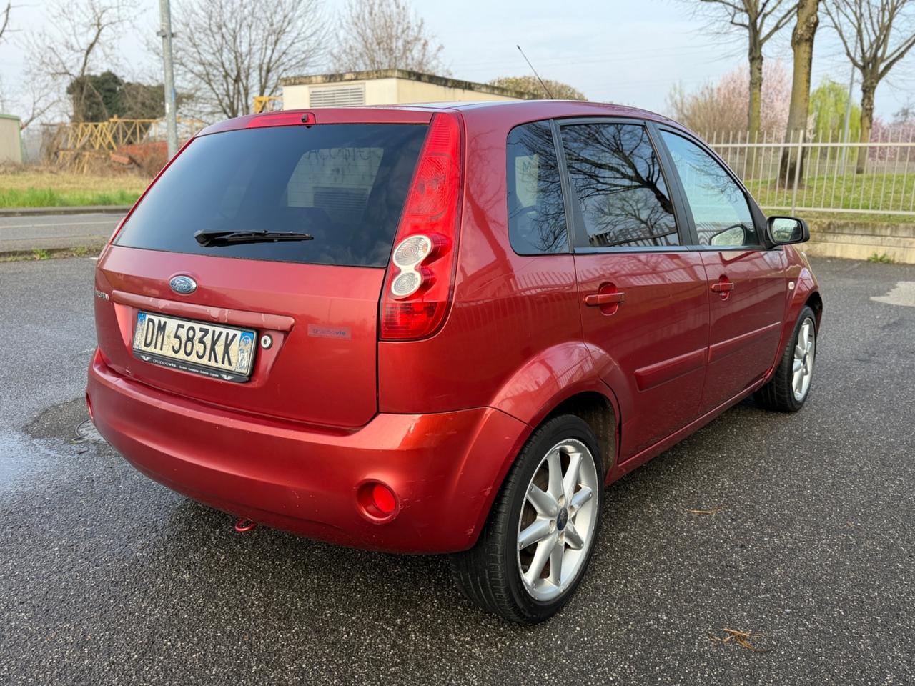 Ford Fiesta 1.4 16V 3p. Ghia Euro 4 ok neopatentati