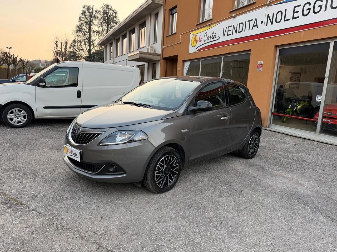 Lancia Ypsilon 1.0 FireFly 5 porte S&S Hybrid Platino