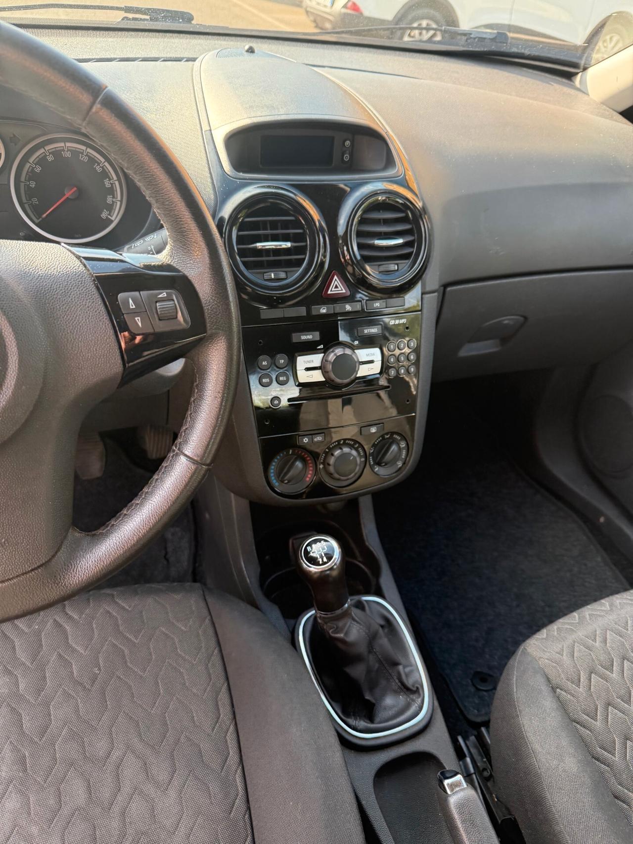 Opel Corsa 1.2 Gpl - NEOPATENTATI - 12 MESI DI GARANZIA -