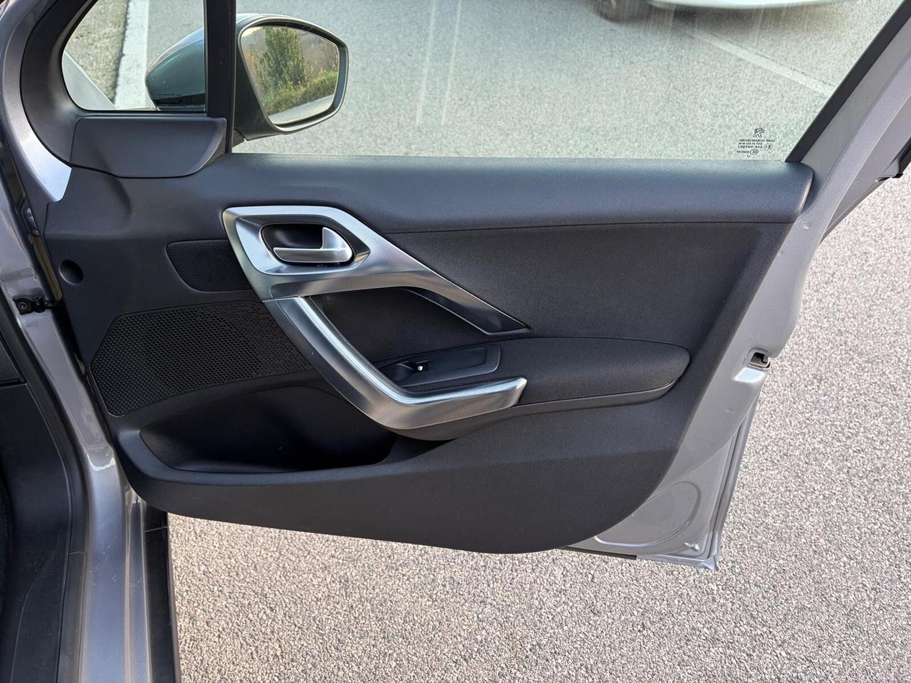 Peugeot 2008 1.6 BlueHDi 100CV Allure