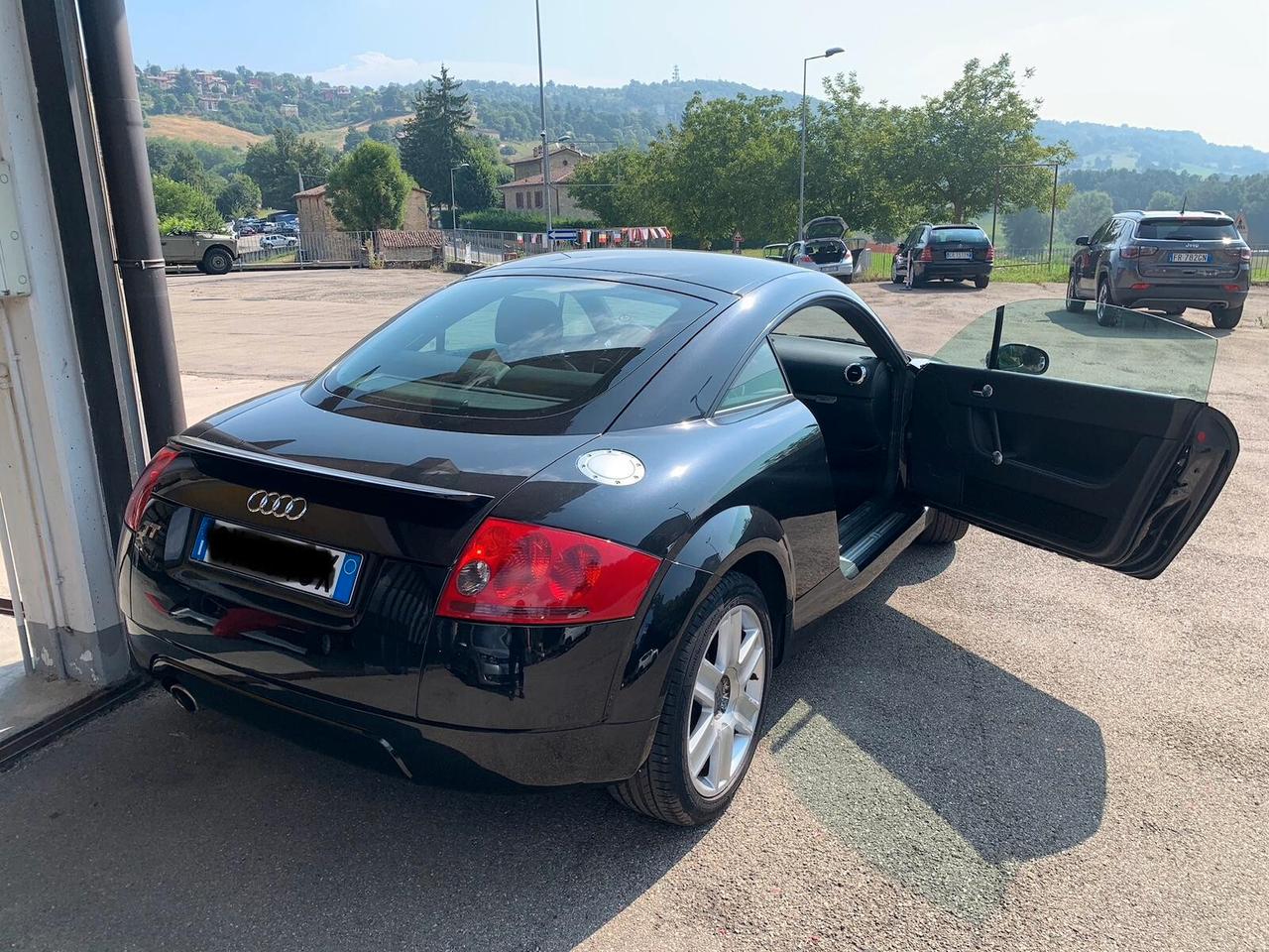 Audi TT molto bello completamente ricondizionato tagliandato ora- 170.000km-storico tagliandi-2 proprietari