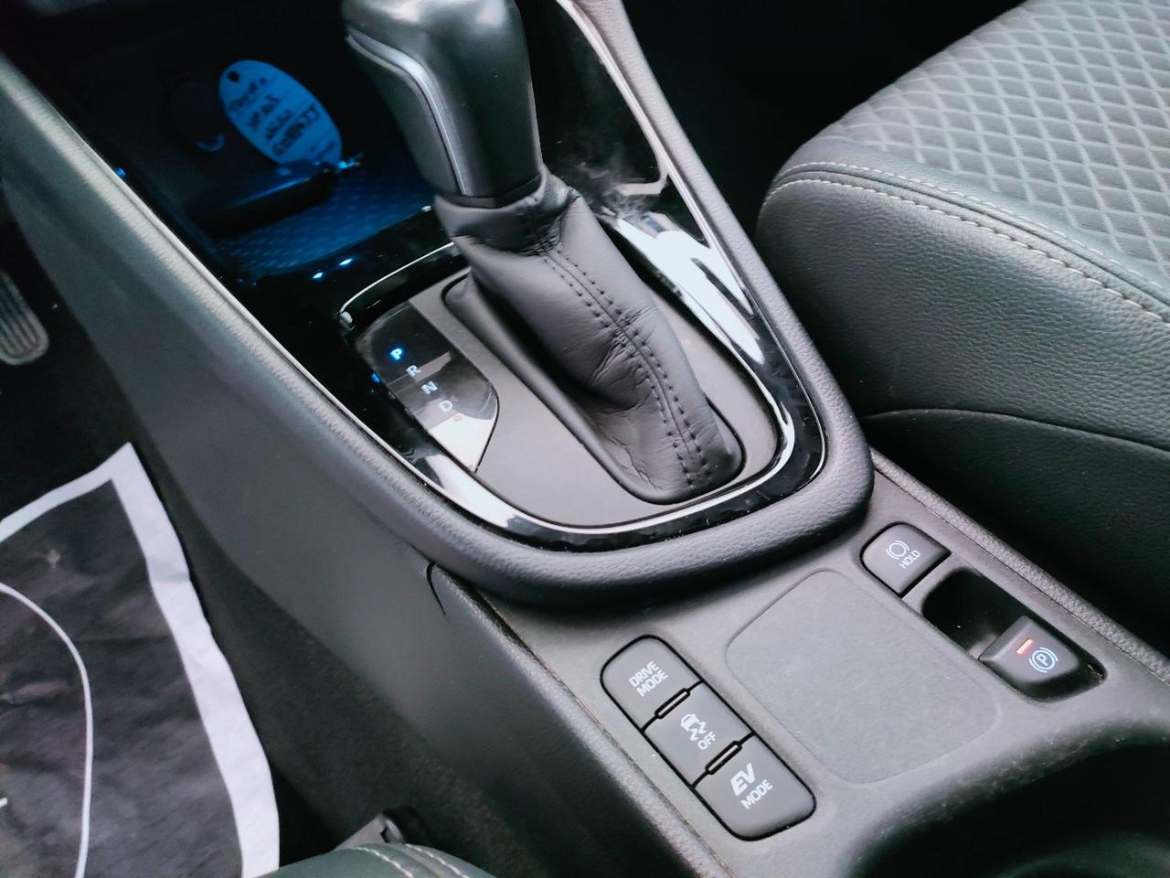 TOYOTA Yaris IV 2020 - Yaris 1.5h Lounge