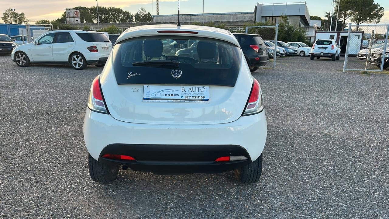 Lancia Ypsilon 0.9 TwinAir 85 CV 5 porte Metano Ecochic Silver