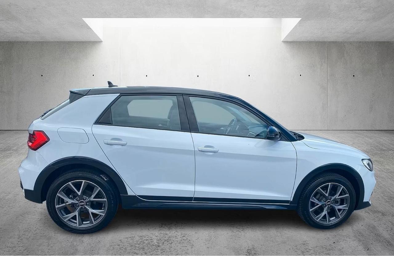 Audi A1 citycarver 30 TFSI Identity Contrast