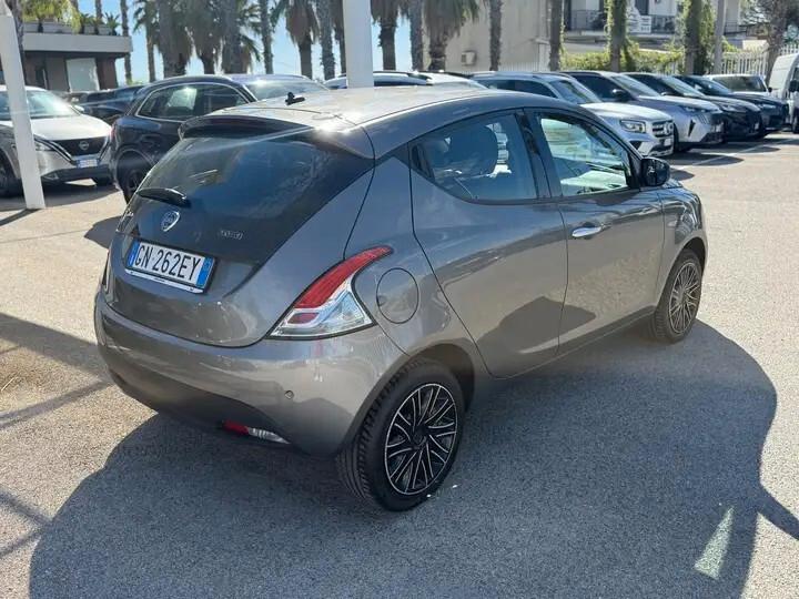 Lancia Ypsilon 1.0 FireFly 5 porte S&S Hybrid Gold