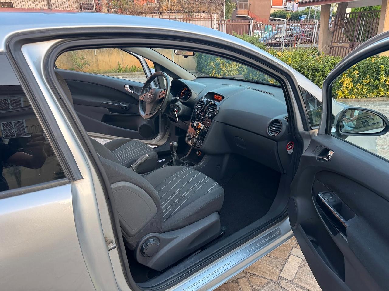 Opel Corsa 1.2 3 porte Club